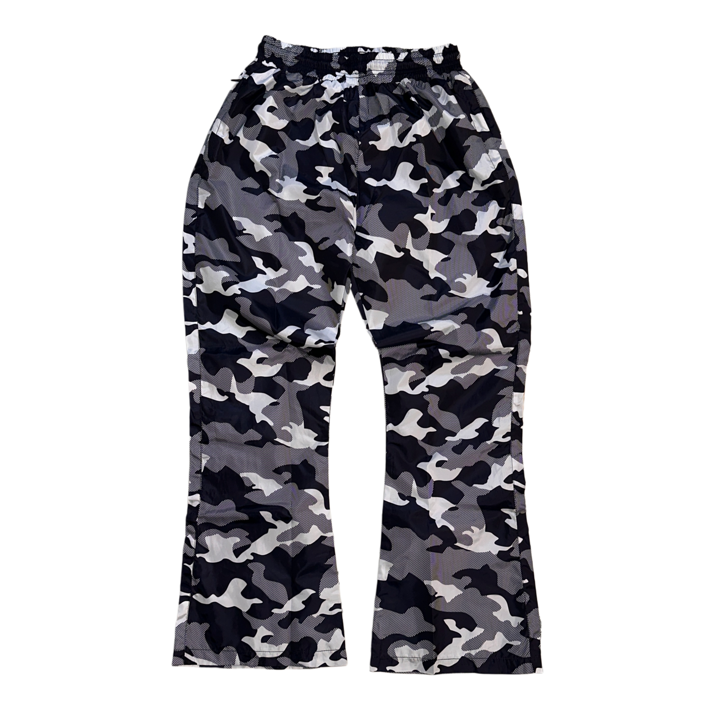 Back view of camo baggy sweatpants 