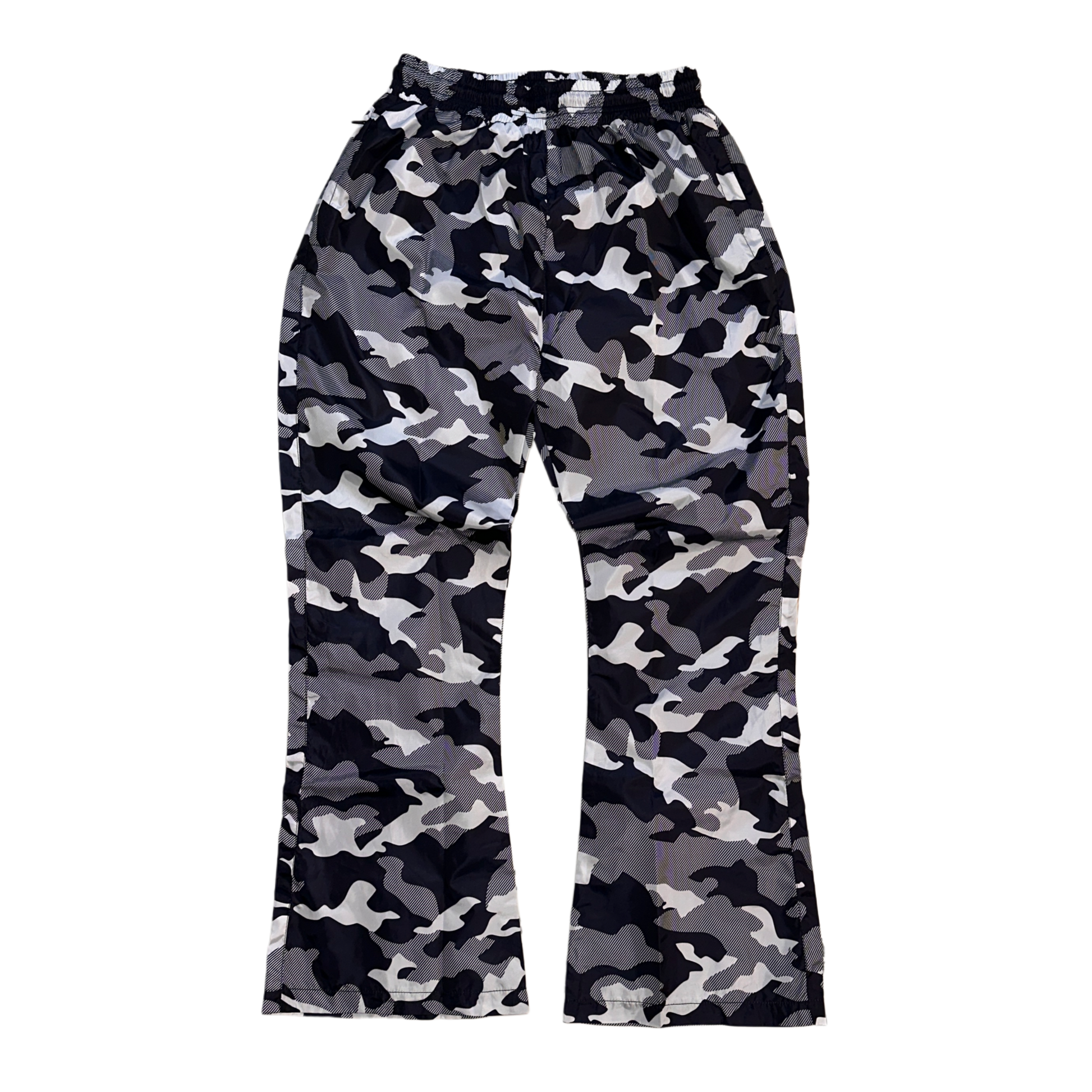 Back view of camo baggy sweatpants 