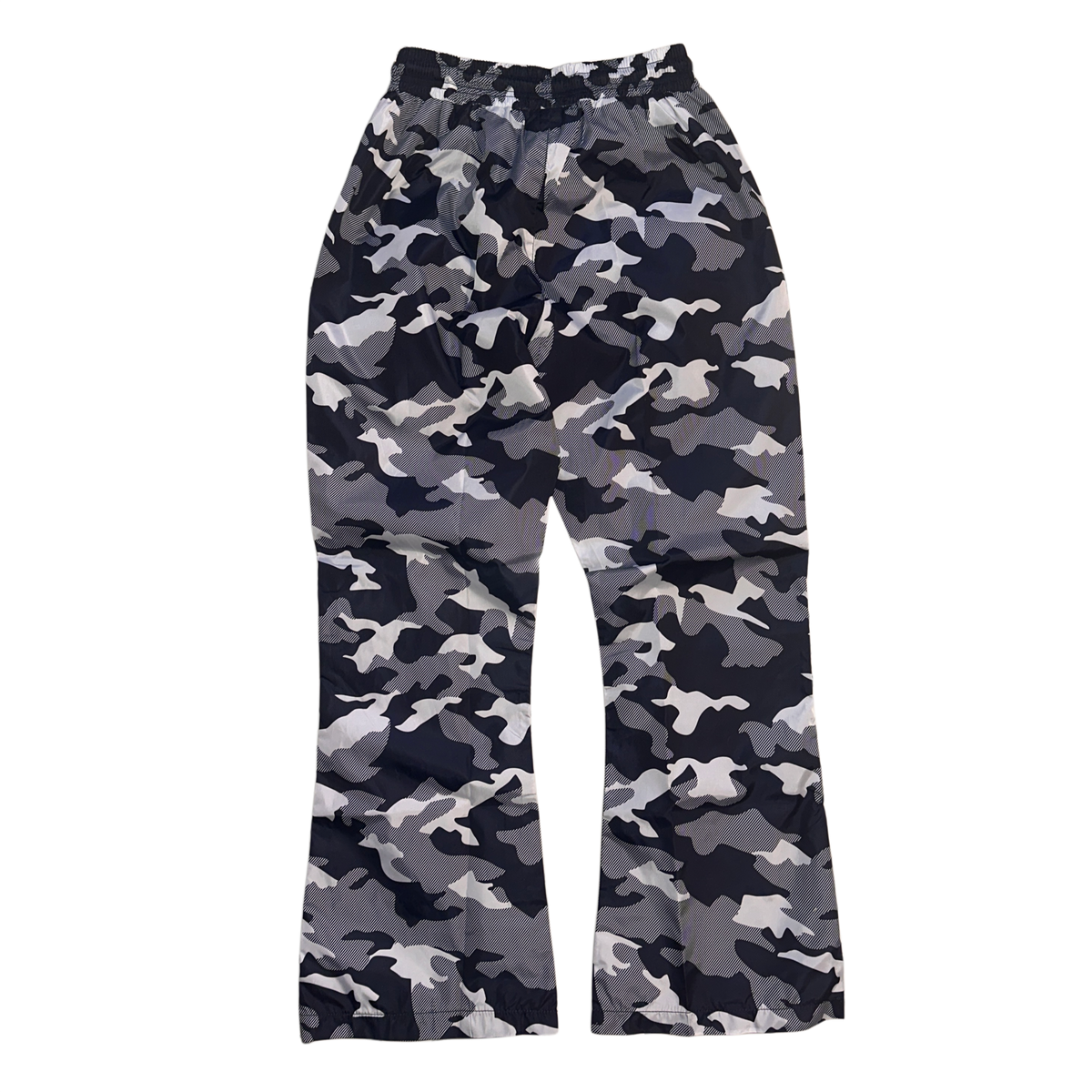 Back view of camo baggy sweatpants 